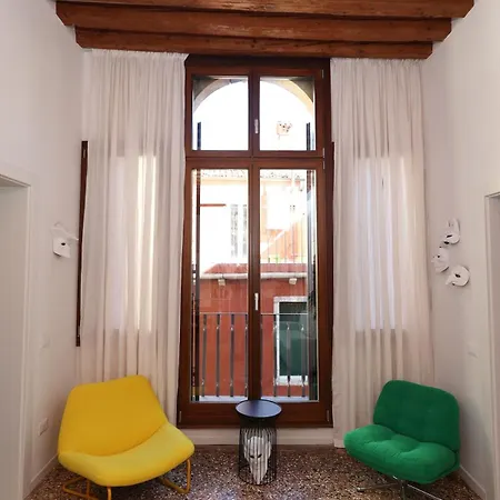 Apartmán 1 Yellow Benátky